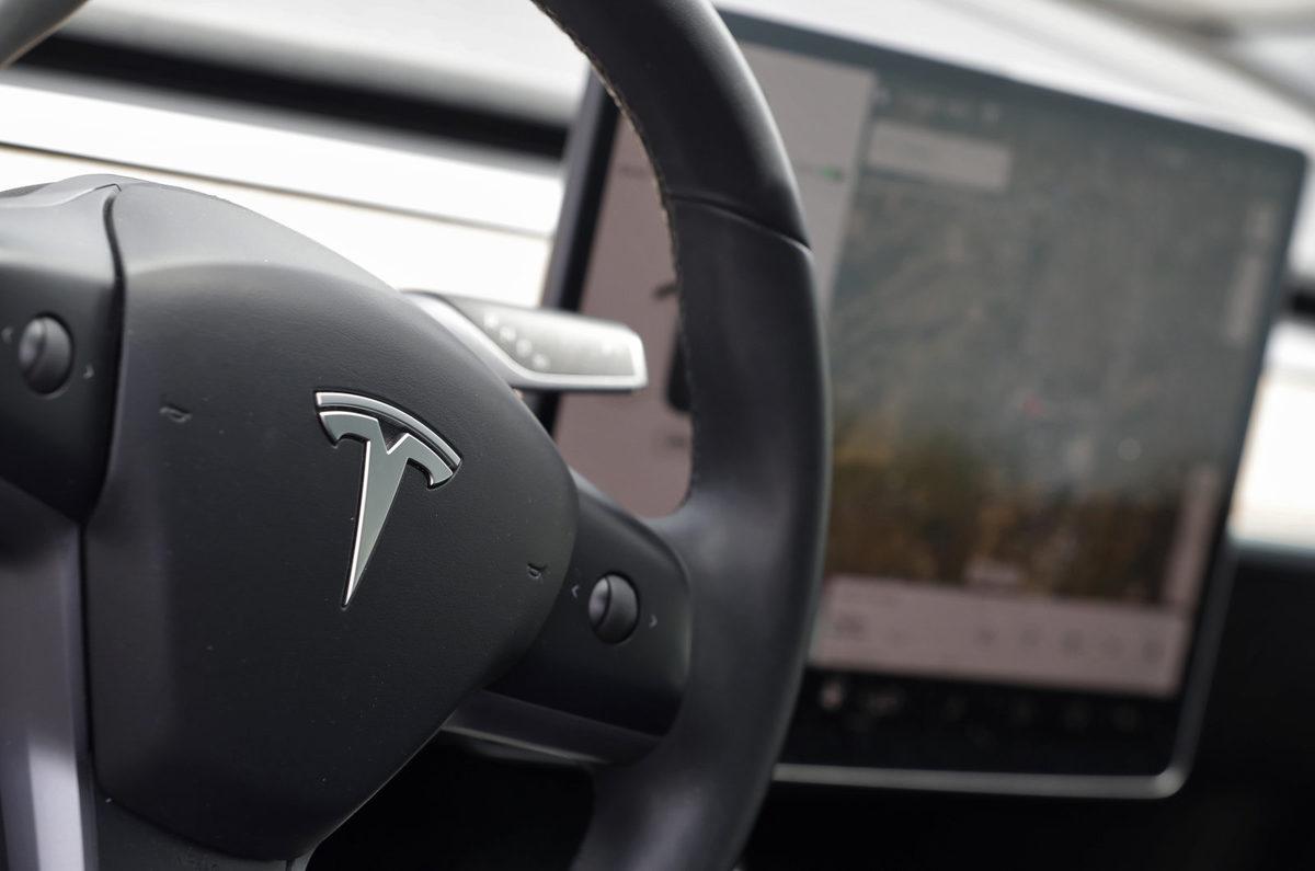 Tesla’nın Otopilotunda Güvenlik Endişeleri Nedeniyle Değişikliğe Gitmesi İsteniyor