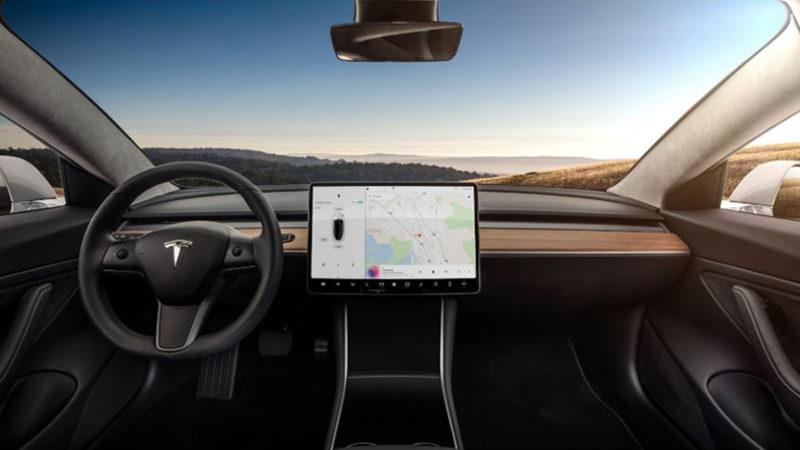 Tesla’nın Otopilotunda Güvenlik Endişeleri Nedeniyle Değişikliğe Gitmesi İsteniyor
