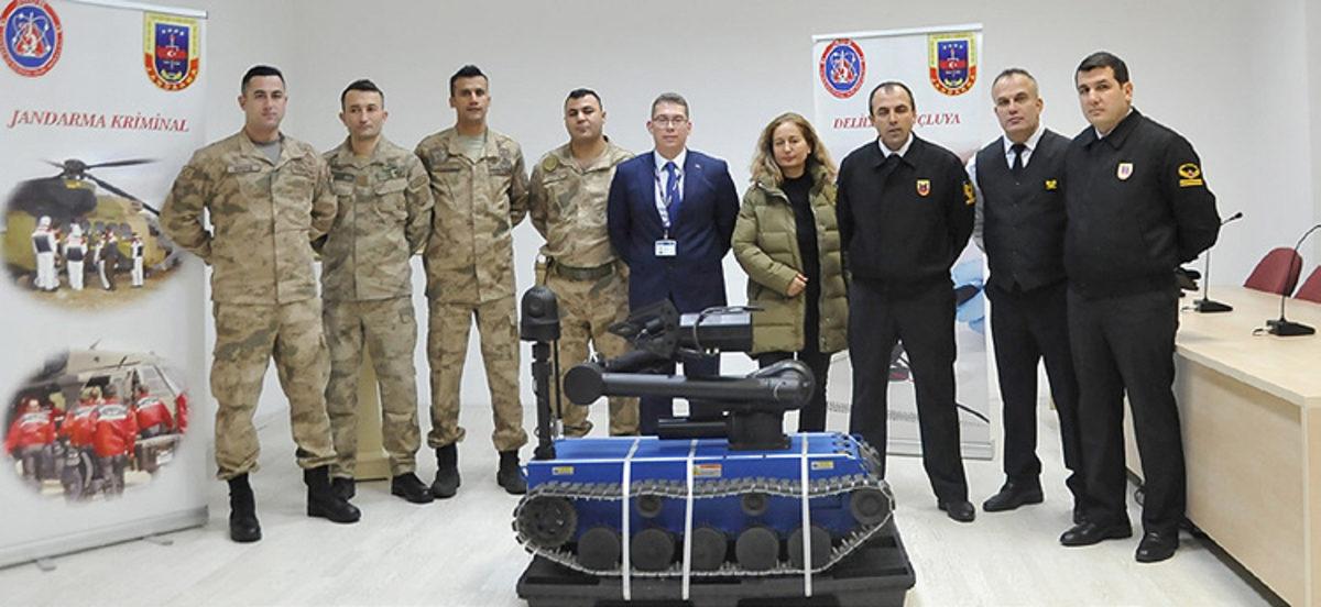 ASELSAN, Jandarmaya Kaplan Bomba İmha Robotu Hediye Etti