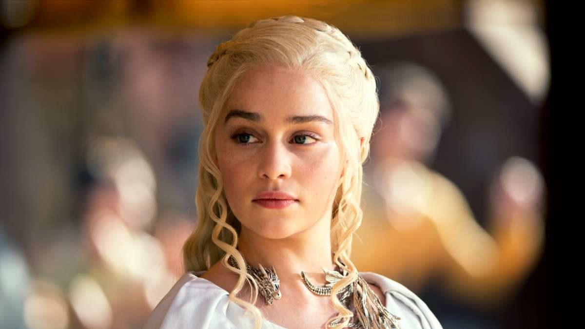 Emilia Clarke, Game of Thrones’un İlk Sezonlarında 2 Defa Beyin Anevrizması Geçirmiş