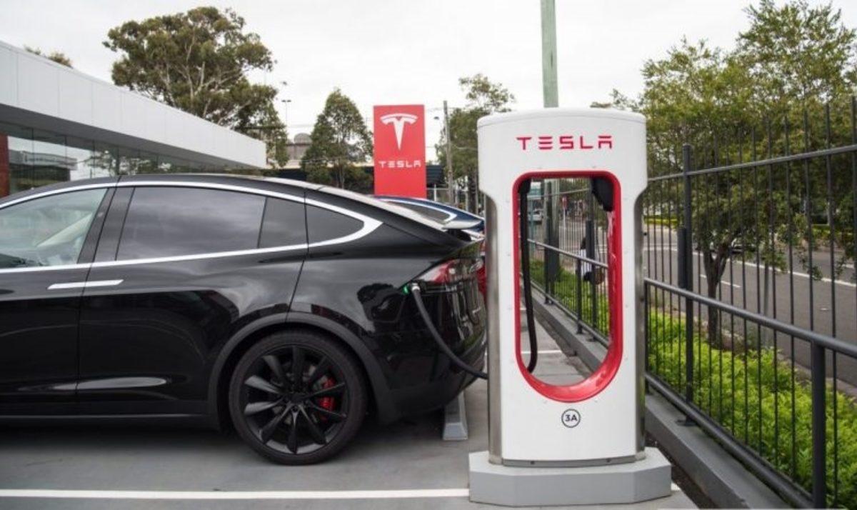 Tesla, Satışlarını Artırmak İçin Araçların Şarj Noktalarını Ücretsiz Yapacak