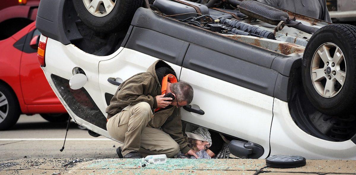 Yolculukta Ayakları Torpidonun Üzerine Koymanın Korkunç Sonuçlarını Gösteren Görüntü