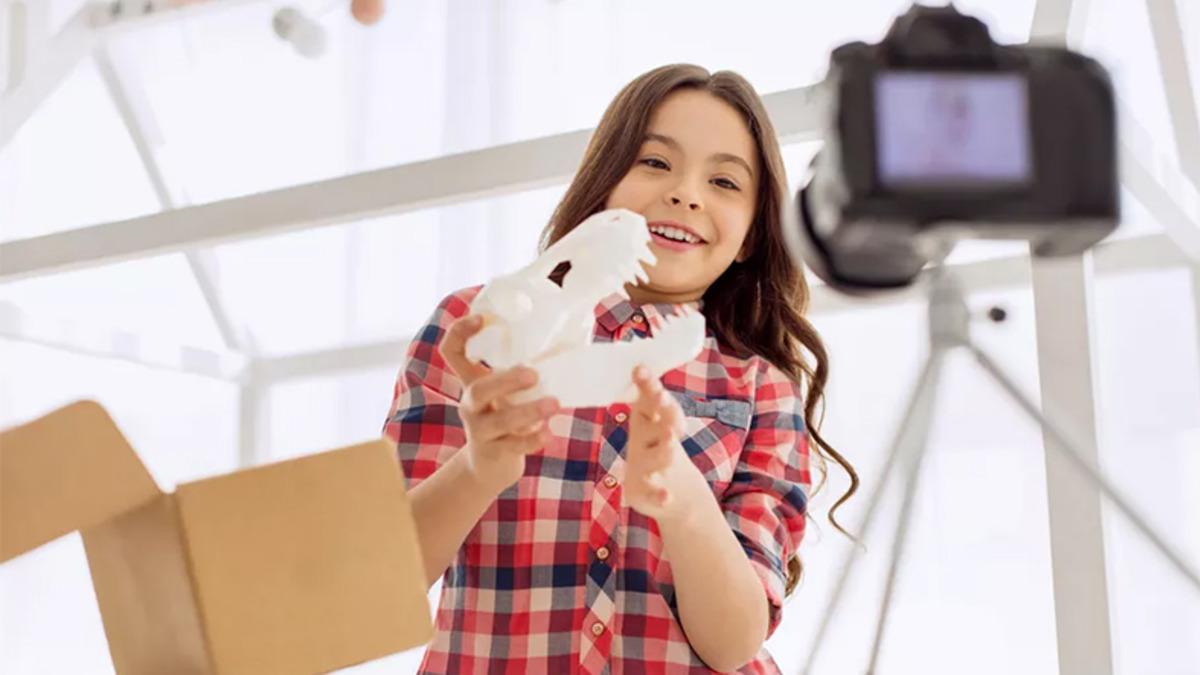 YouTube’daki Çocuklara Yönelik İçerikler, Oyuncak Trendinin Değişmesine Yol Açıyor