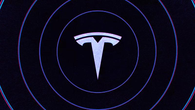 Tesla, Kırmızı Işıkta Uyarı Veren Özelliğini Araçlarına Dağıtmaya Başladı