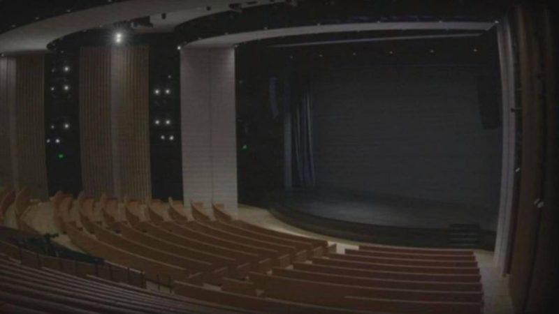 Apple’ın Yalnızca Boş Salonu Gösterdiği, “N’oluyor Orada?” Dedirten Canlı Yayını