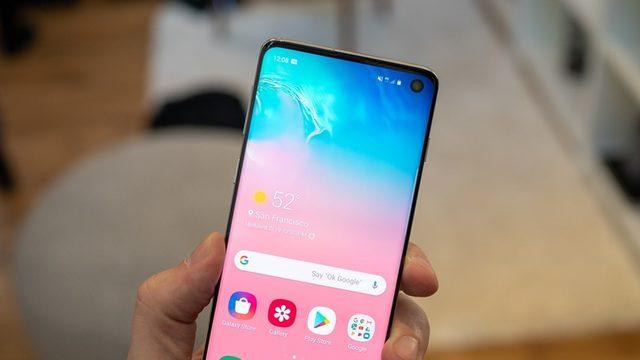 Samsung Şimdi de Galaxy S10’ların Aşırı Şarj Tüketimi ile Uğraşıyor