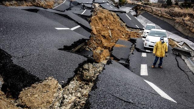 Devasa Depremlerin Nasıl Bir Yıkım Gerçekleştirdiğini Gösteren Videolar
