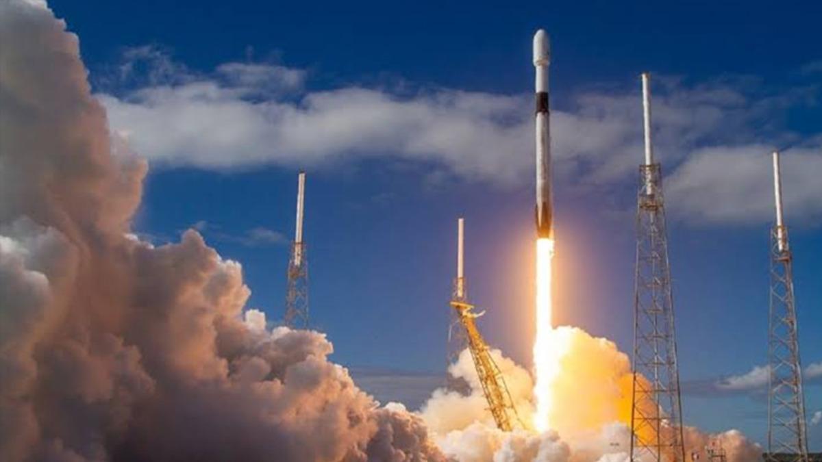 SpaceX, 60 Starlink Uydusunu Daha Başarıyla Uzaya Gönderdi