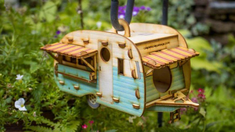 Bir Araştırmaya Göre Kuş Besleyen İnsanlar Daha Korumacı Hale Geliyor