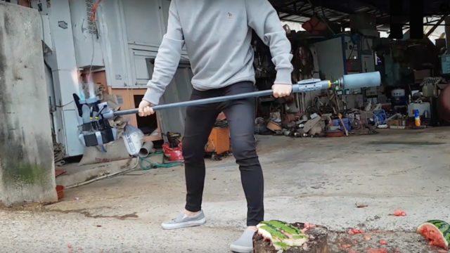 Bir YouTuber, Çöp Kutusundan Gerçek Bir ’Reinhardt Çekici’ Yaptı (Video)