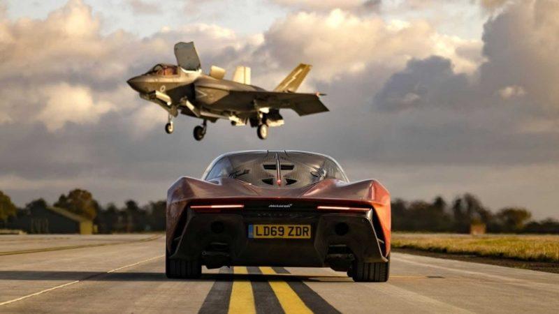 McLaren Speedtail ve F-35 Uçağı, Drag Yarışında Karşı Karşıya Geldi (Video)