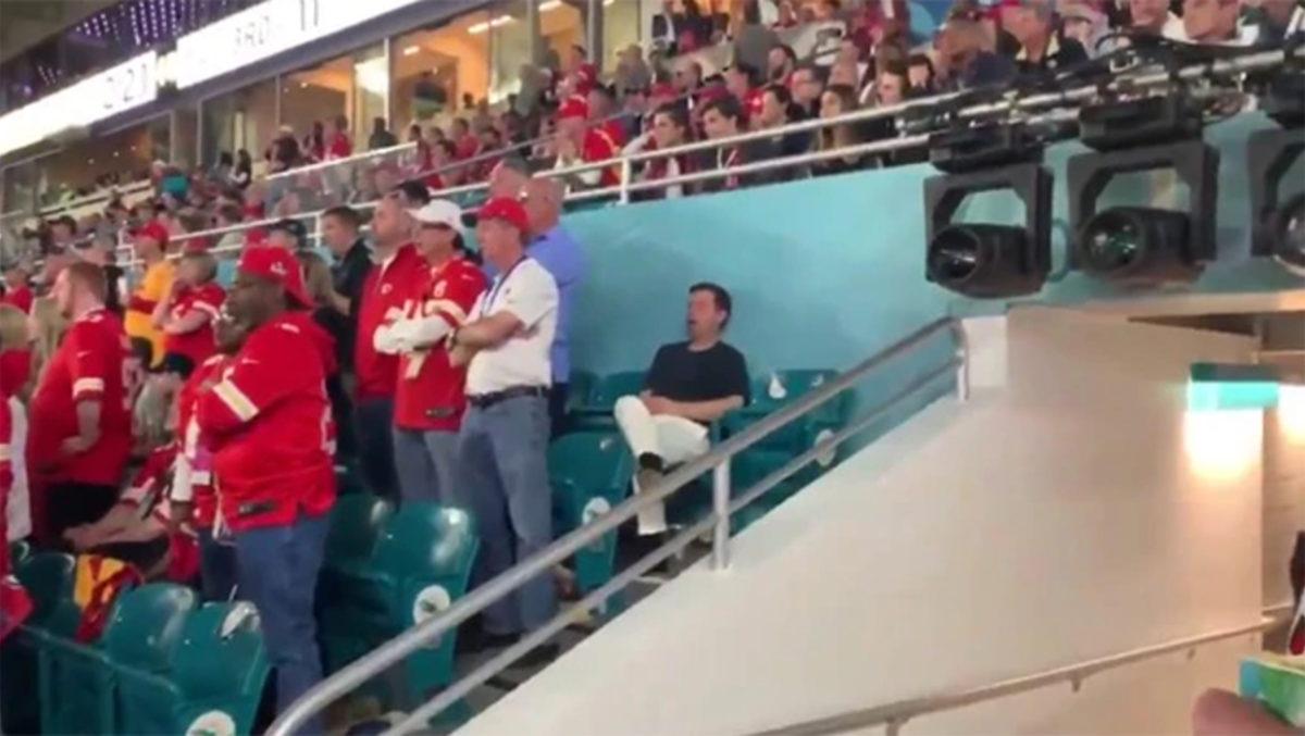 Super Bowl’da Dünyanın En Pahalı Uykusunu Çekti, Sosyal Medyada Viral Oldu