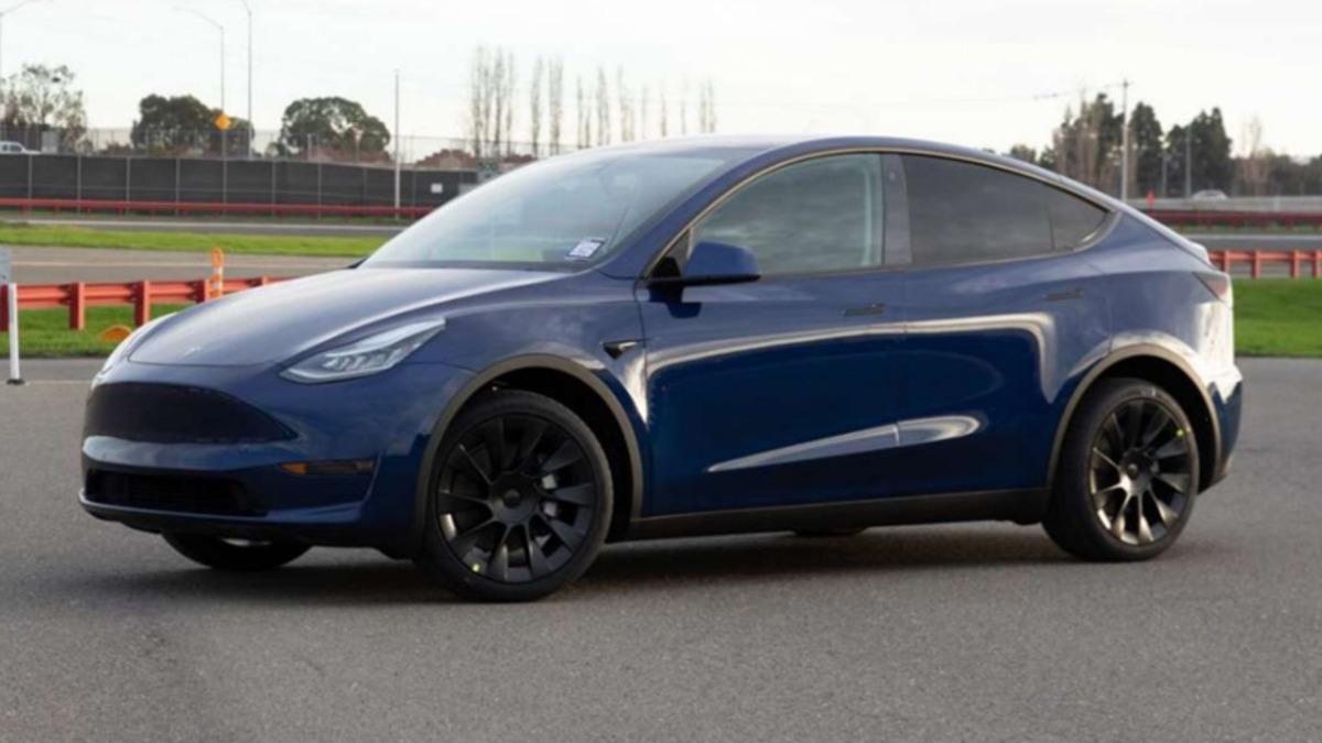 Tesla, Yeni Model Y’nin Üretim Versiyonuna Ait İlk Görseli Paylaştı
