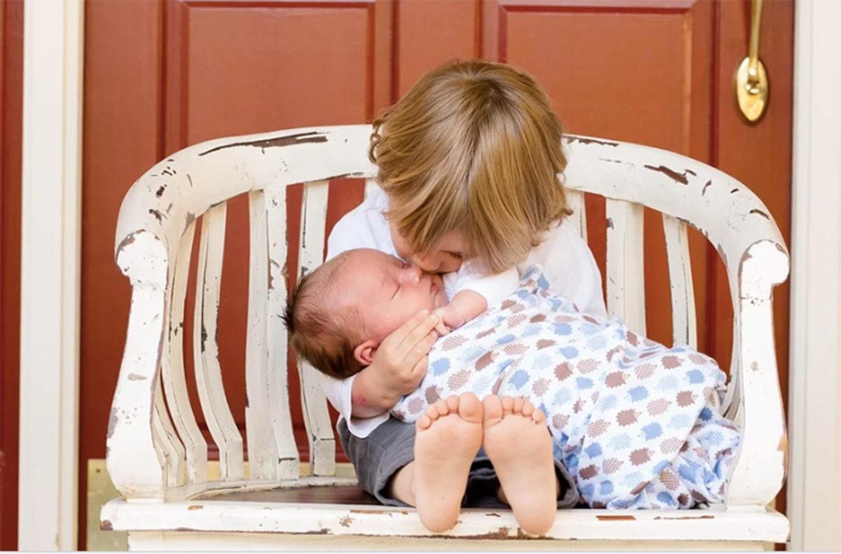 Araştırmalara Göre Ailenin İkinci Çocuğu ’Sorunlu’ Olmak İçin Doğuyor