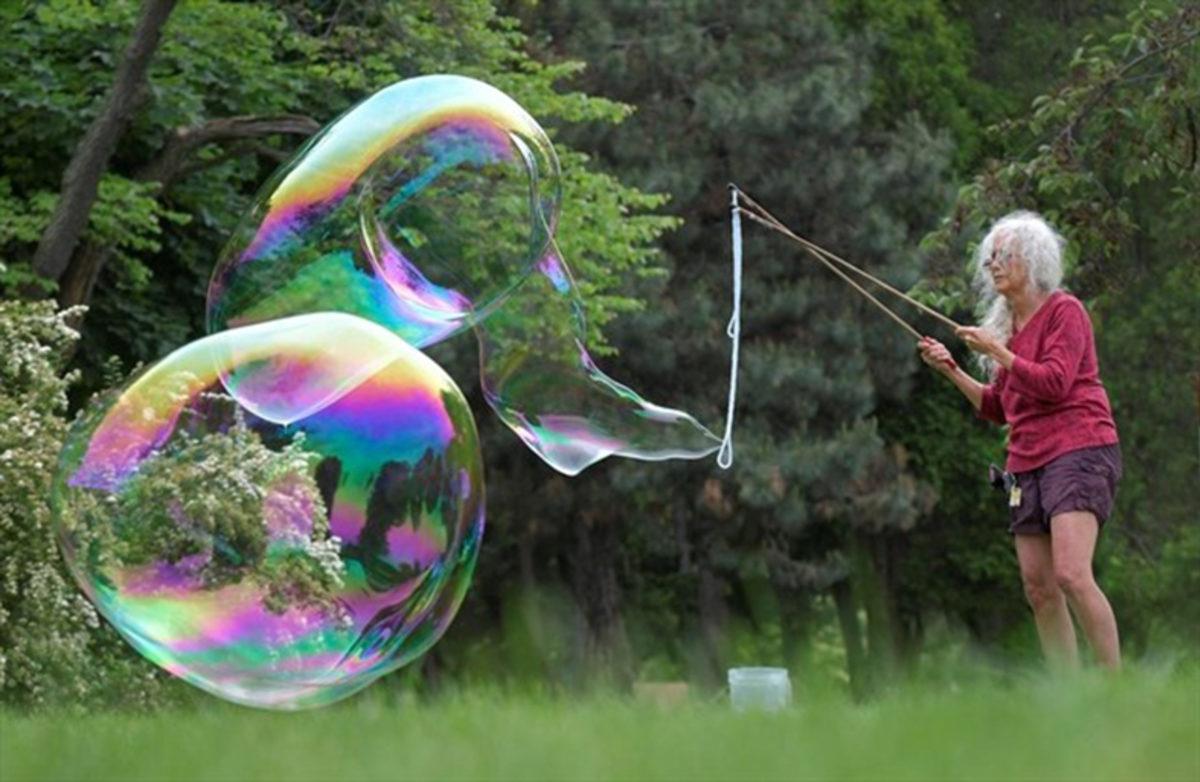 Araştırmacılar, Sabundan Dev Bir Baloncuk Oluşturmak İçin Gereken Bileşimi Belirlediler