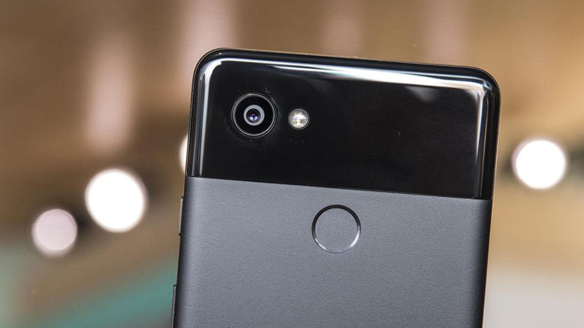 Google Pixel 2XL, Android 11 R Çalıştırırken Görüntülendi