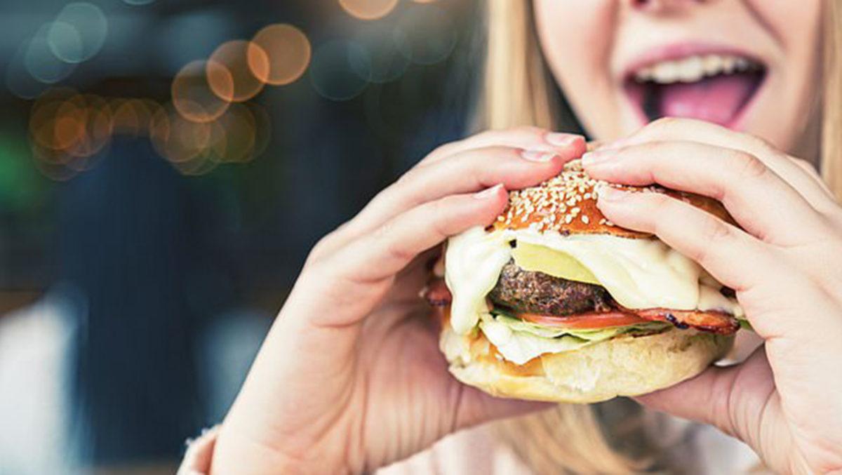 Bir Araştırmaya Göre Çatal Bıçak Yerine Elle Yemek Yemek, İştahı Artırıyor