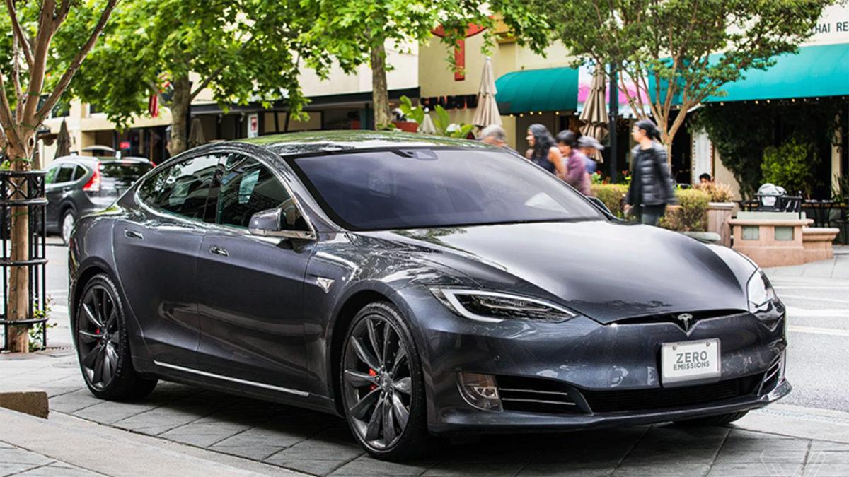 Tesla, İkinci El Model S’in Yeni Sahibinden Otonom Sürüş Özelliği İçin Ekstra Para İstedi