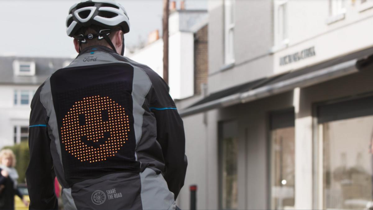 Ford, Bisiklet Sürücüleri İçin LED Panelli Emoji Ceket Tasarladı