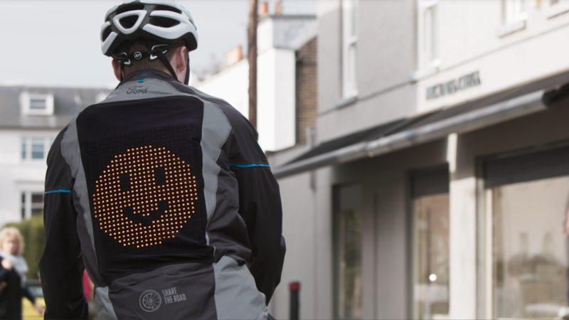 Ford, Bisiklet Sürücüleri İçin LED Panelli Emoji Ceket Tasarladı