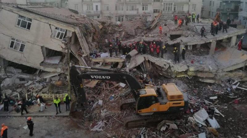 Elazığ Depremi Sırasındaki Panik Anlarını Gösteren Yeni Görüntüler (Video)