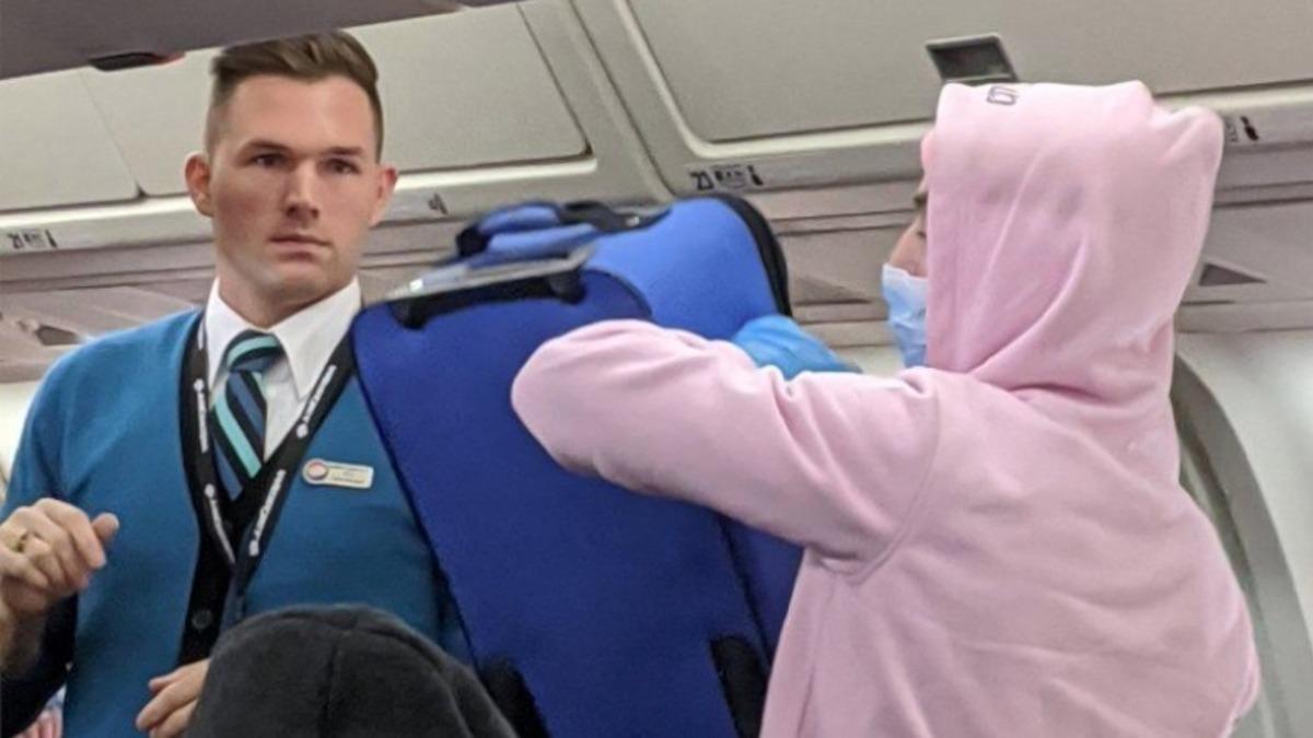 Uçakta Corona Virüsü Şakası Yapan YouTuber Özür Diledi