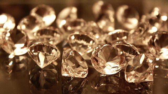 Bilim İnsanları, Elmasları Bükebilmek İçin Yeni Bir Yöntem Buldu