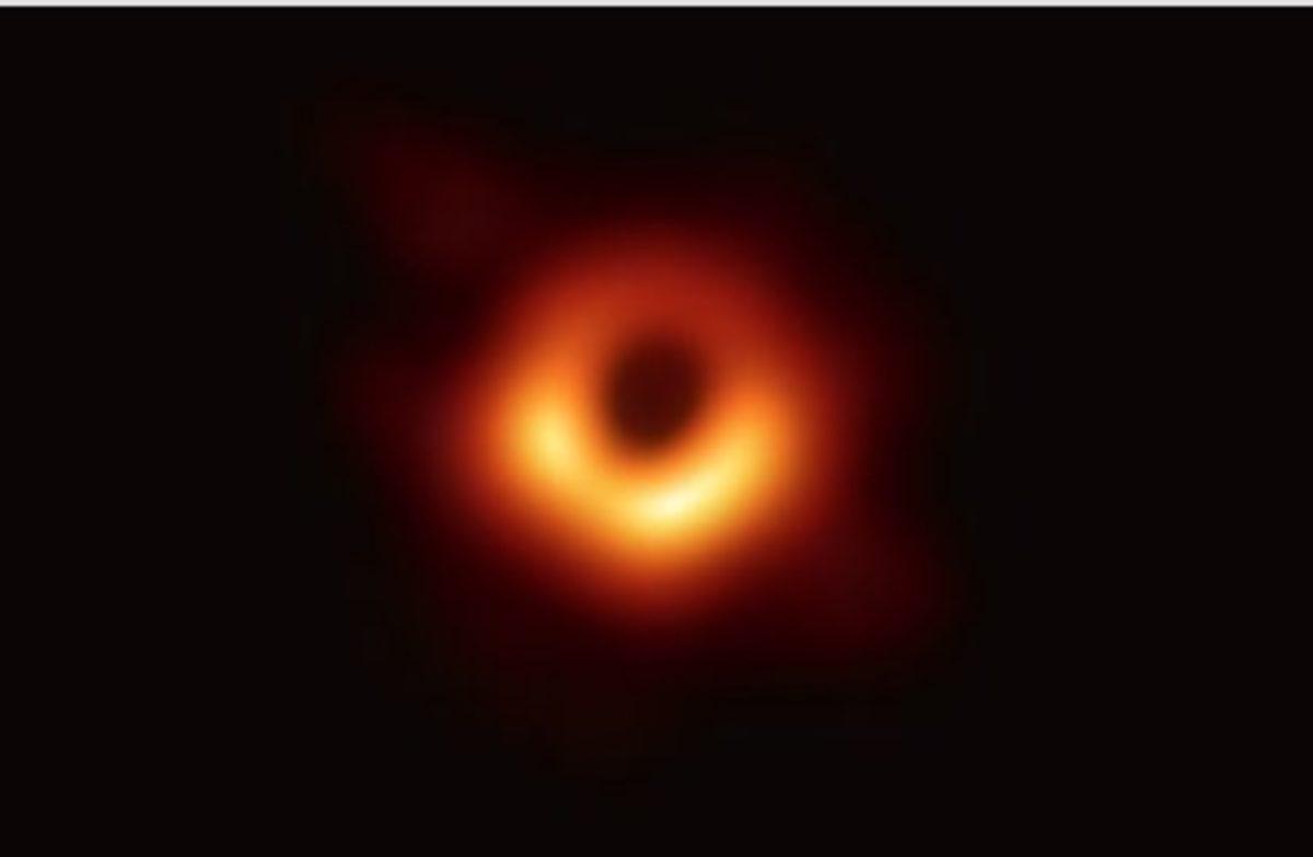 Kara Delik Nedir, Nasıl Oluşur?