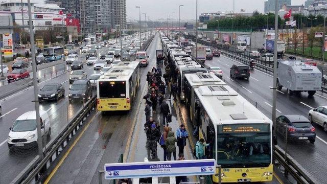 İstanbul’daki Toplu Taşımalara %35 Zam Yapıldı
