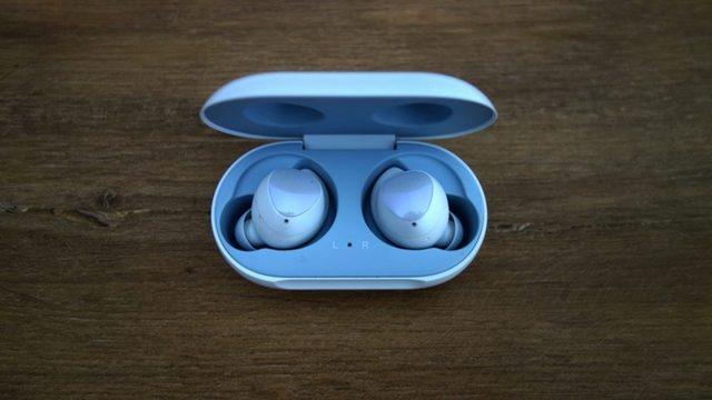 Samsung’un Kablosuz Kulaklığı Galaxy Buds+ Kanlı Canlı Ortaya Çıktı (Video)