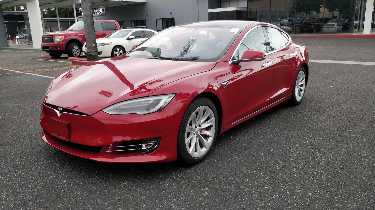 Tesla’nın Kesin Galibiyet Sağladığı Model S ve Porsche Taycan Karşılaştırması