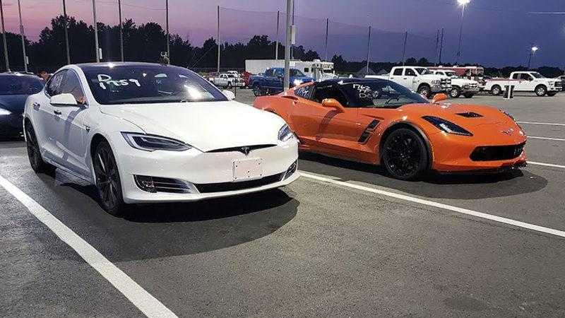 Tesla’nın Kesin Galibiyet Sağladığı Model S ve Porsche Taycan Karşılaştırması