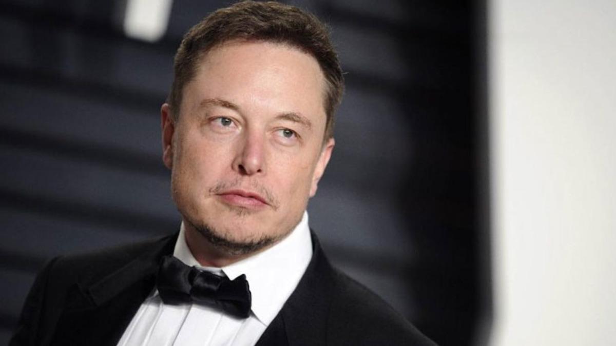 Elon Musk, Takipçilerine ’Facebook’u Silin’ Dedi