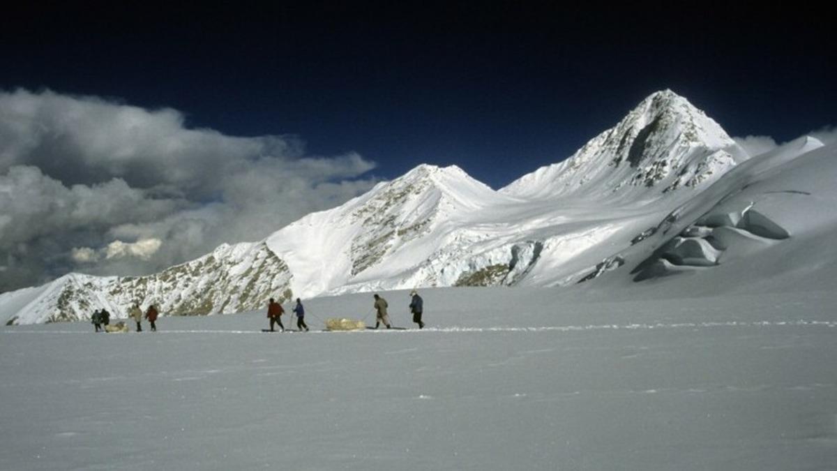 İnsanlığın, Himalayalar’ın Zirvesini 240 Yıldır Kirlettiği Anlaşıldı