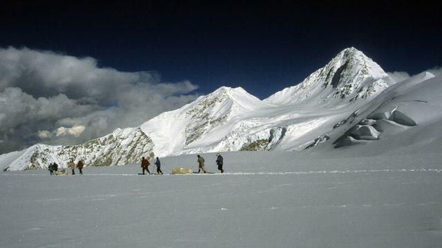 İnsanlığın, Himalayalar’ın Zirvesini 240 Yıldır Kirlettiği Anlaşıldı