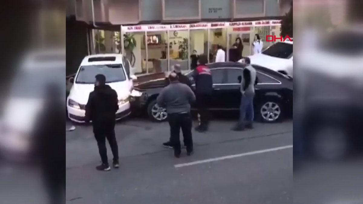 İstanbul’da Bir Araç Sürücüsü, Hatalı Park Edilen Aracı Haşat Etti (Video)