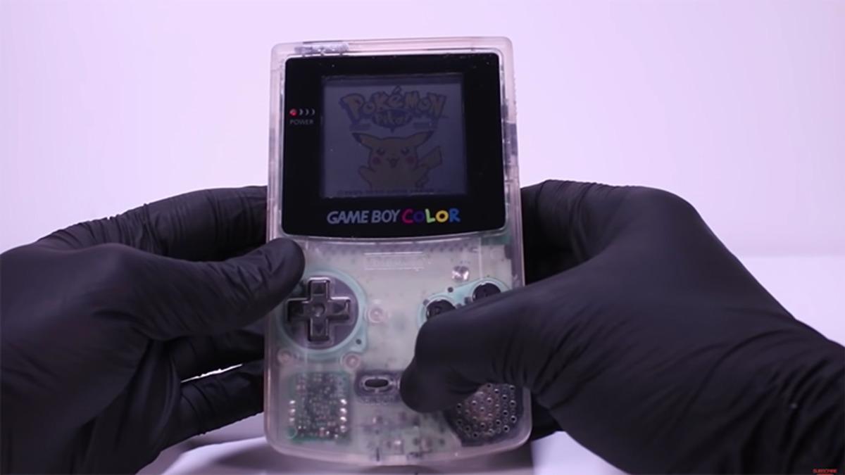Bir YouTuber 1998 Yılından Kalma Bir Game Boy’u Hayata Döndürdü
