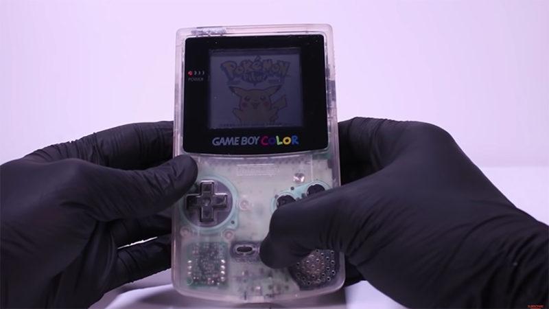 Bir YouTuber 1998 Yılından Kalma Bir Game Boy’u Hayata Döndürdü