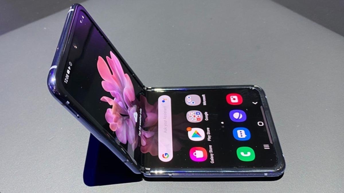 Samsung: Elimizde, Birden Fazla Noktadan Katlanabilir Telefon Yapacak Teknoloji Var