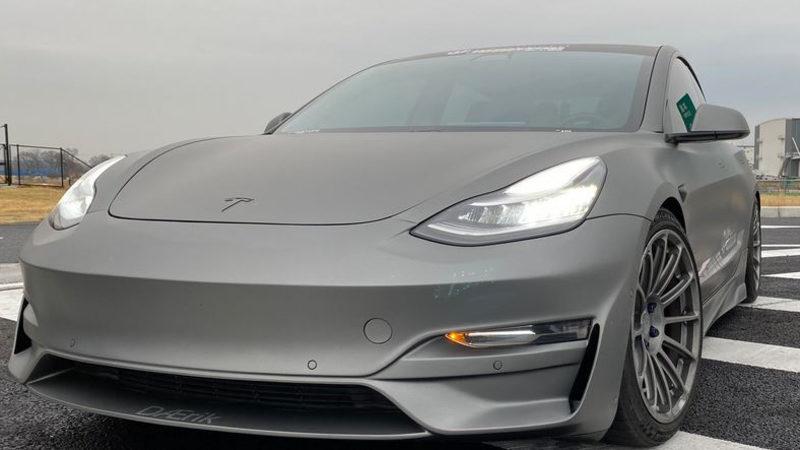 Pistlere İnen Tesla Model 3, Milyonluk Süper Otomobillere Toz Yutturdu