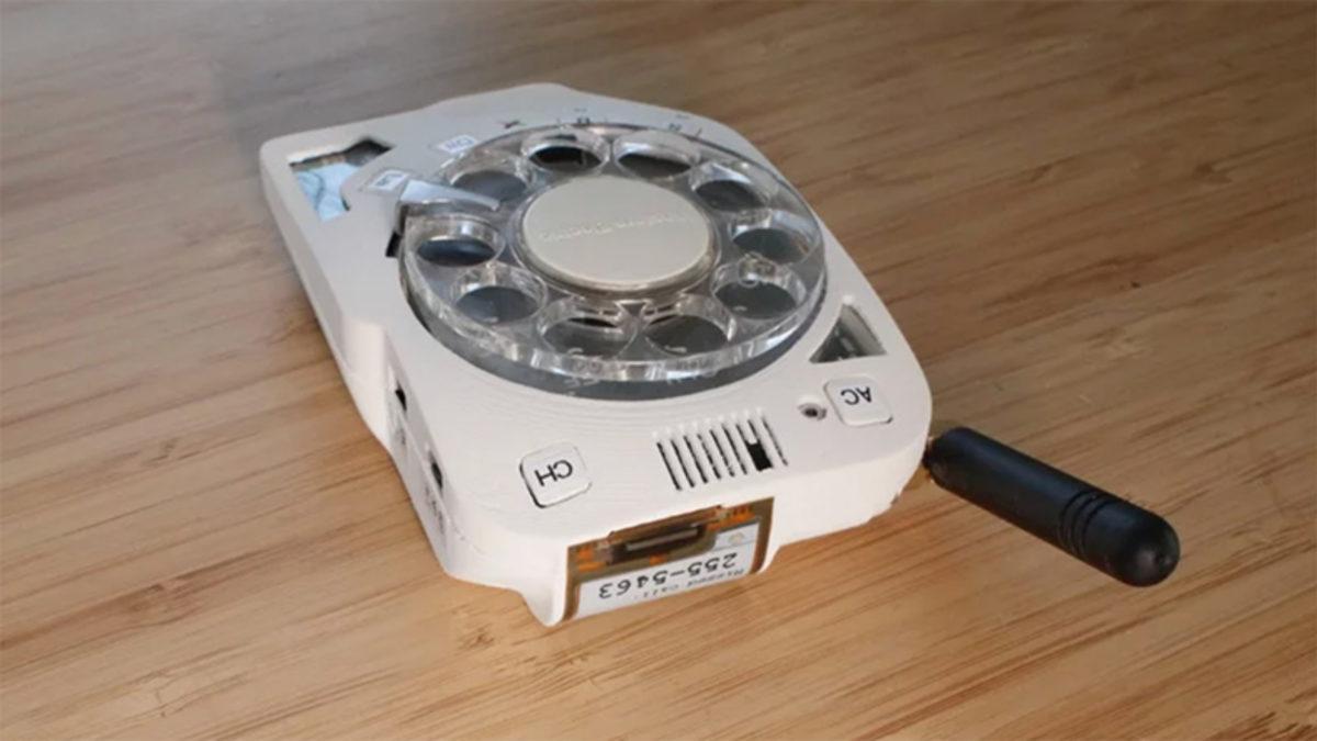 Bir Uzay Mühendisi, Çevirmeli Kadranı Bulunan Cep Telefonu Geliştirdi