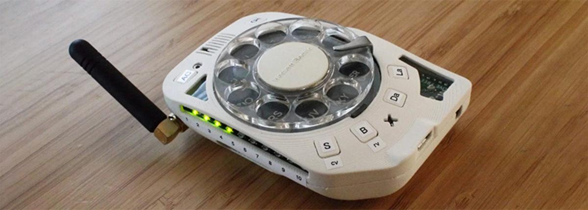 Bir Uzay Mühendisi, Çevirmeli Kadranı Bulunan Cep Telefonu Geliştirdi