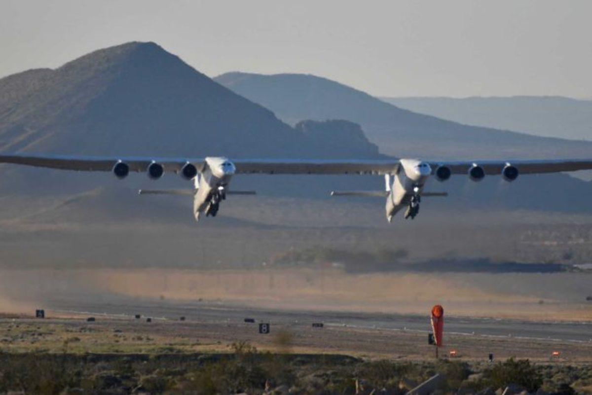 Dünyanın En Büyük Uçağı Stratolaunch, İlk Uçuşunu Başarıyla Tamamladı (Video)
