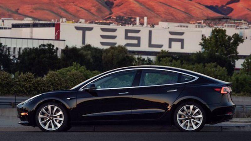 Tesla, Tam Otomatik Sürücü Özelliğinin Fiyatını Arttırıyor