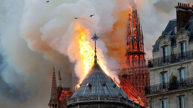 850 Yıllık Notre Dame Katedrali, Gözyaşları İçerisinde Yandı