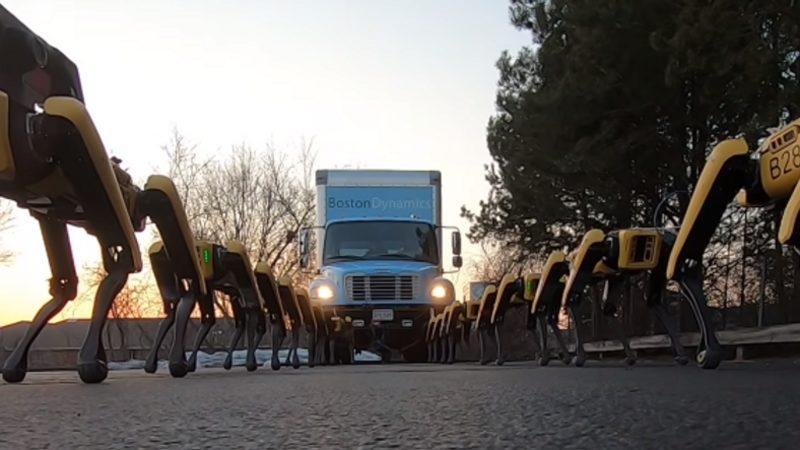 Boston Dynamics’in Robot Köpekleri Bir Kamyon Çekti