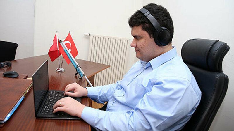 Görme Engelli Türk Mühendis, Facebook’ta İşe Başladı