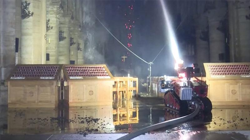 Notre Dame Yangınında Katedralin İçini Söndüren Robot: Colossus (Video)