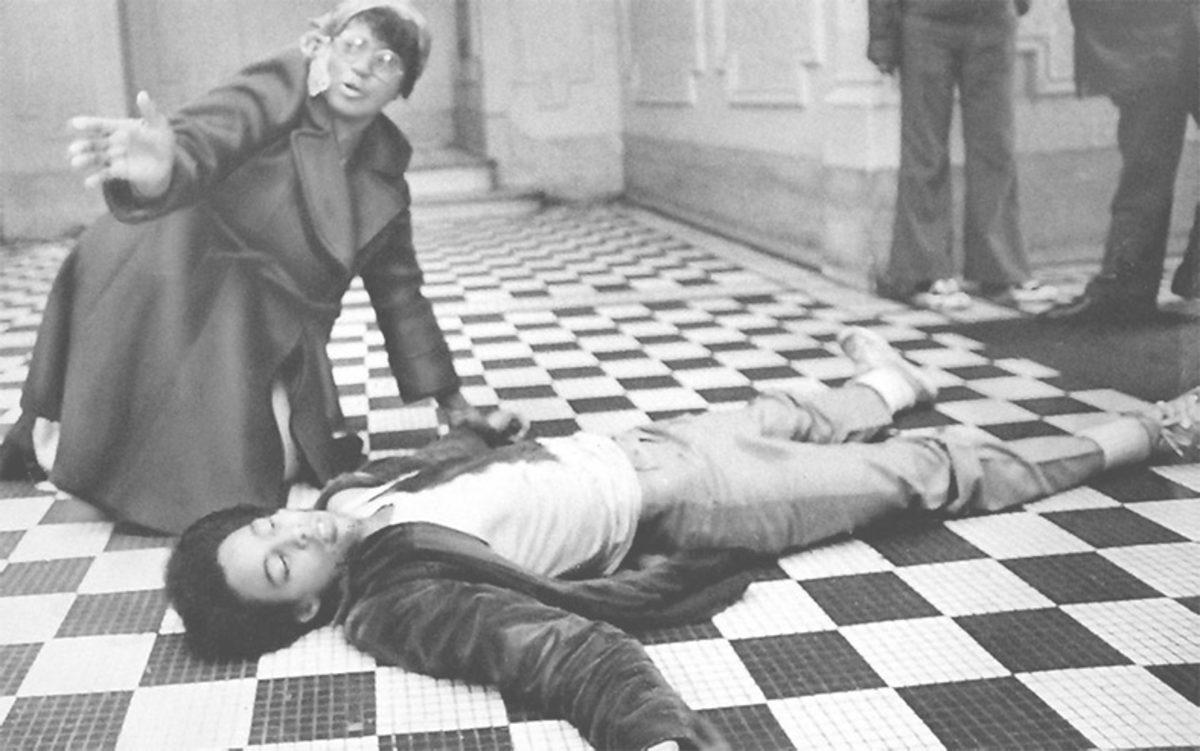 Kendimizi Nasıl Kandırdığımızı Gösteren Utanç Verici Deney (Seyirci Etkisi)