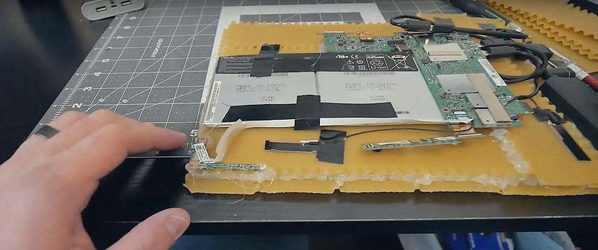 Bir YouTuber, ’Lazanyalı’ Dizüstü Bilgisayar Yaptı (Video)